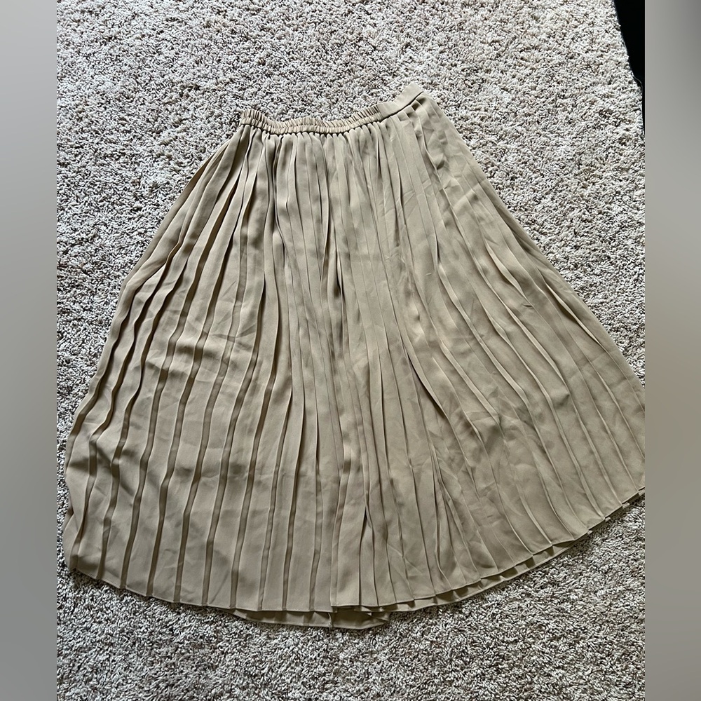 Uniqlo Beige A-Line Pleated Skirt